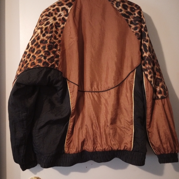 Active frontier windbreaker size small - Picture 3 of 5